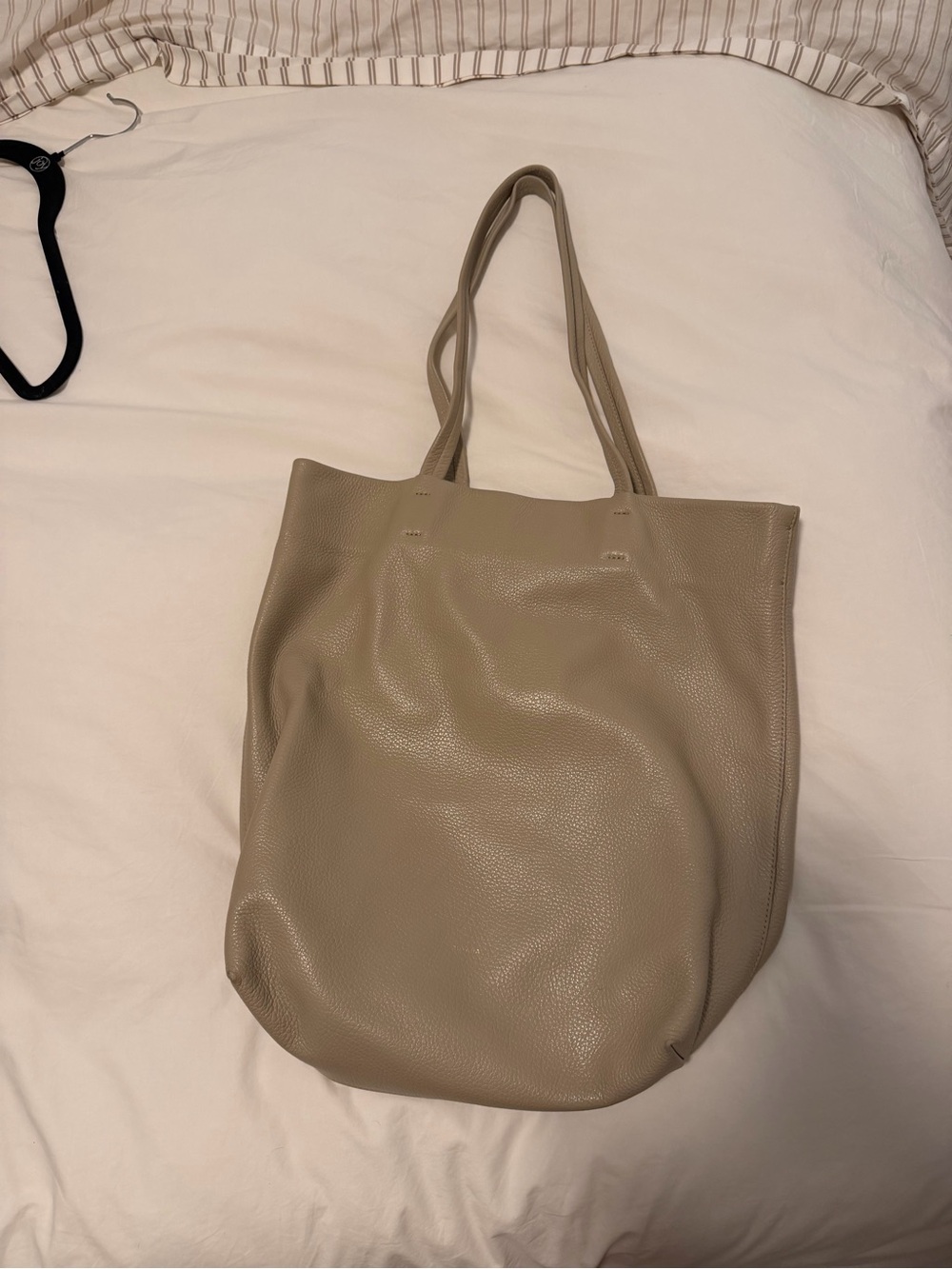 Cuyana Tall Easy Pebbled Leather Tote in Stone - Picture 2 of 7